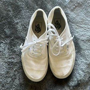 White low top vans.